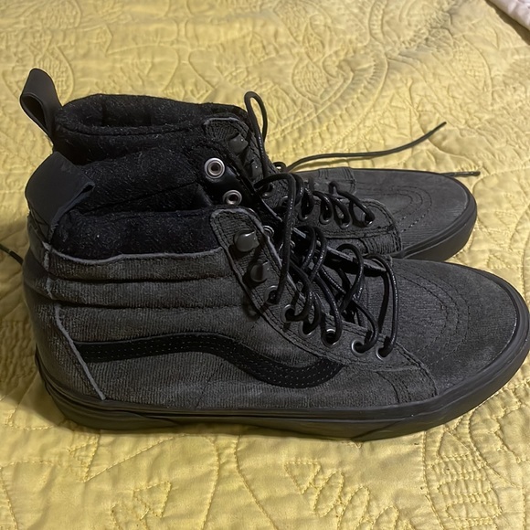 Black Vans with leather laces - Picture 6 of 7